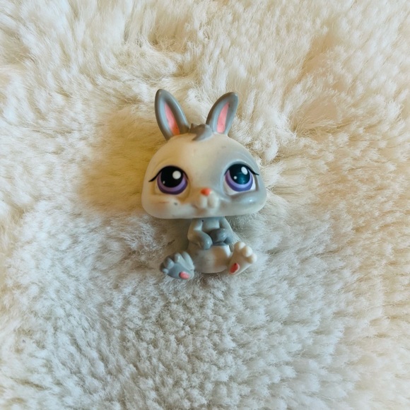 Littlest Pet Shop LPS #215 White Gray Purple Eyes Easter Bunny - Picture 1 of 4